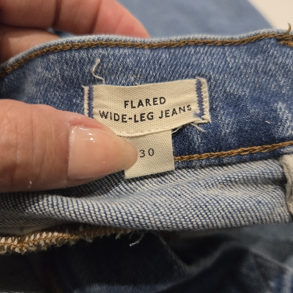 MADEWELL Flared Wide-Leg Crop Jeans. SIZE 30 - Picture 4 of 8